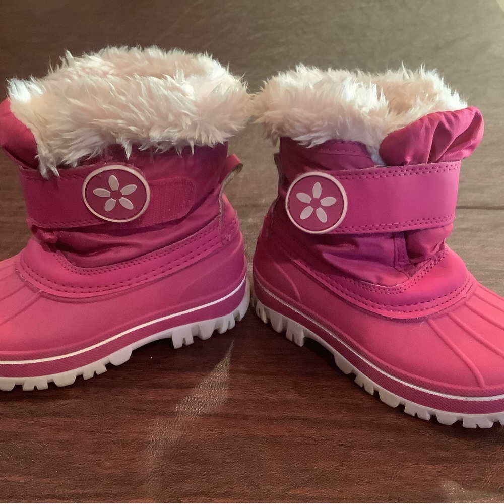 Thermo Lite Snow Boots
Raspberry Color Size 7/8